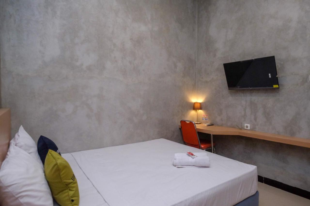 Urbanview Hotel Syariah Artamara Tegal By Reddoorz ภายนอก รูปภาพ
